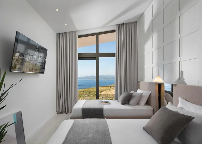 Luxury Energy - Peljesac, Heated Pool, Ideal 8 Guests, Seafront Vila *