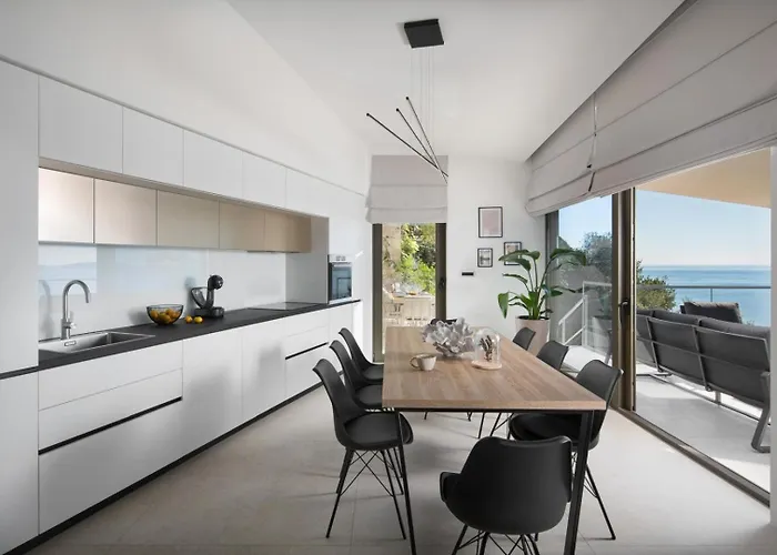 Luxury Energy - Peljesac, Heated Pool, Ideal 8 Guests, Seafront Orebić