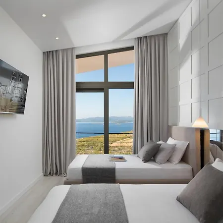 Luxury Energy - Peljesac, Heated Pool, Ideal 8 Guests, Seafront Willa *