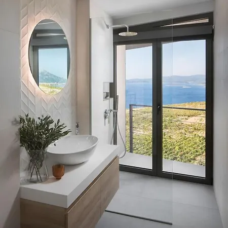 Luxury Energy - Peljesac, Heated Pool, Ideal 8 Guests, Seafront Villa Orebić