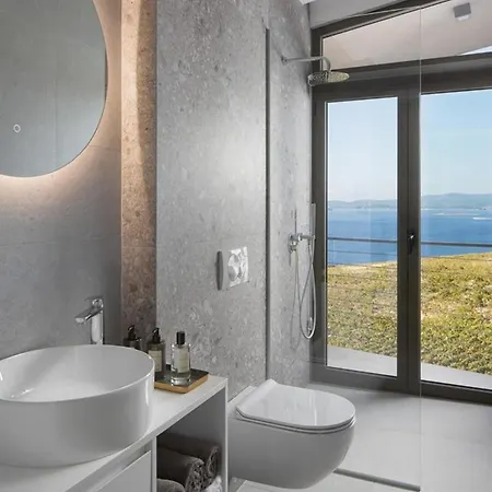 Luxury Energy - Peljesac, Heated Pool, Ideal 8 Guests, Seafront *