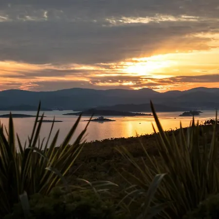 Luxury Energy - Peljesac, Heated Pool, Ideal 8 Guests, Seafront