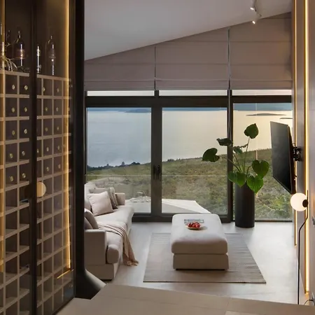 Willa Luxury Energy - Peljesac, Heated Pool, Ideal 8 Guests, Seafront *