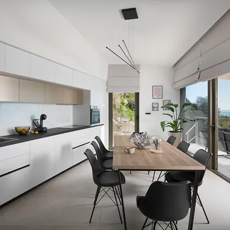 Luxury Energy - Peljesac, Heated Pool, Ideal 8 Guests, Seafront Orebić