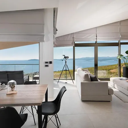 Luxury Energy - Peljesac, Heated Pool, Ideal 8 Guests, Seafront * Orebić