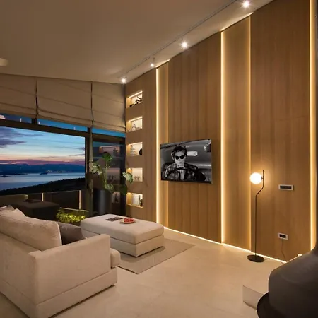 Luxury Energy - Peljesac, Heated Pool, Ideal 8 Guests, Seafront