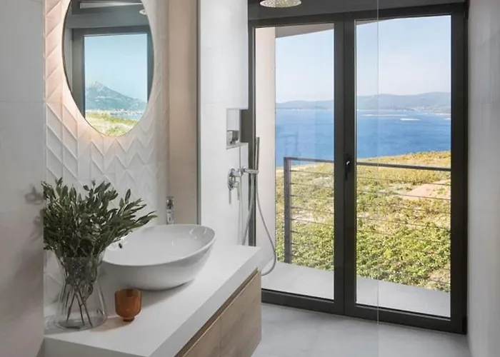 Luxury Energy - Peljesac, Heated Pool, Ideal 8 Guests, Seafront Vila Orebić