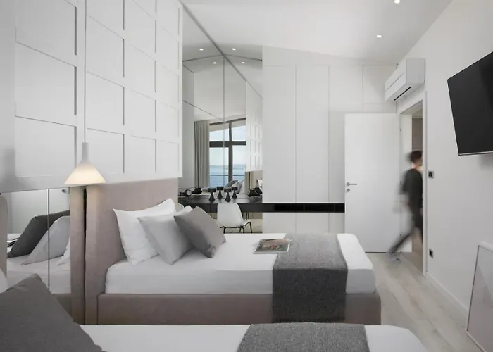 Luxury Energy - Peljesac, Heated Pool, Ideal 8 Guests, Seafront Vila *