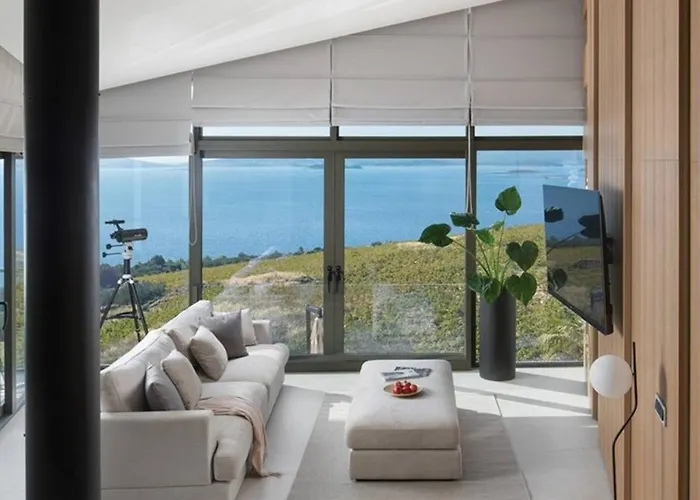 Luxury Energy - Peljesac, Heated Pool, Ideal 8 Guests, Seafront Orebić
